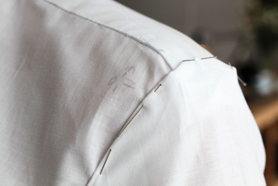 Shoulder of a bespoke trial shirt Adjusting the shoulder of a bespoke trial shirt